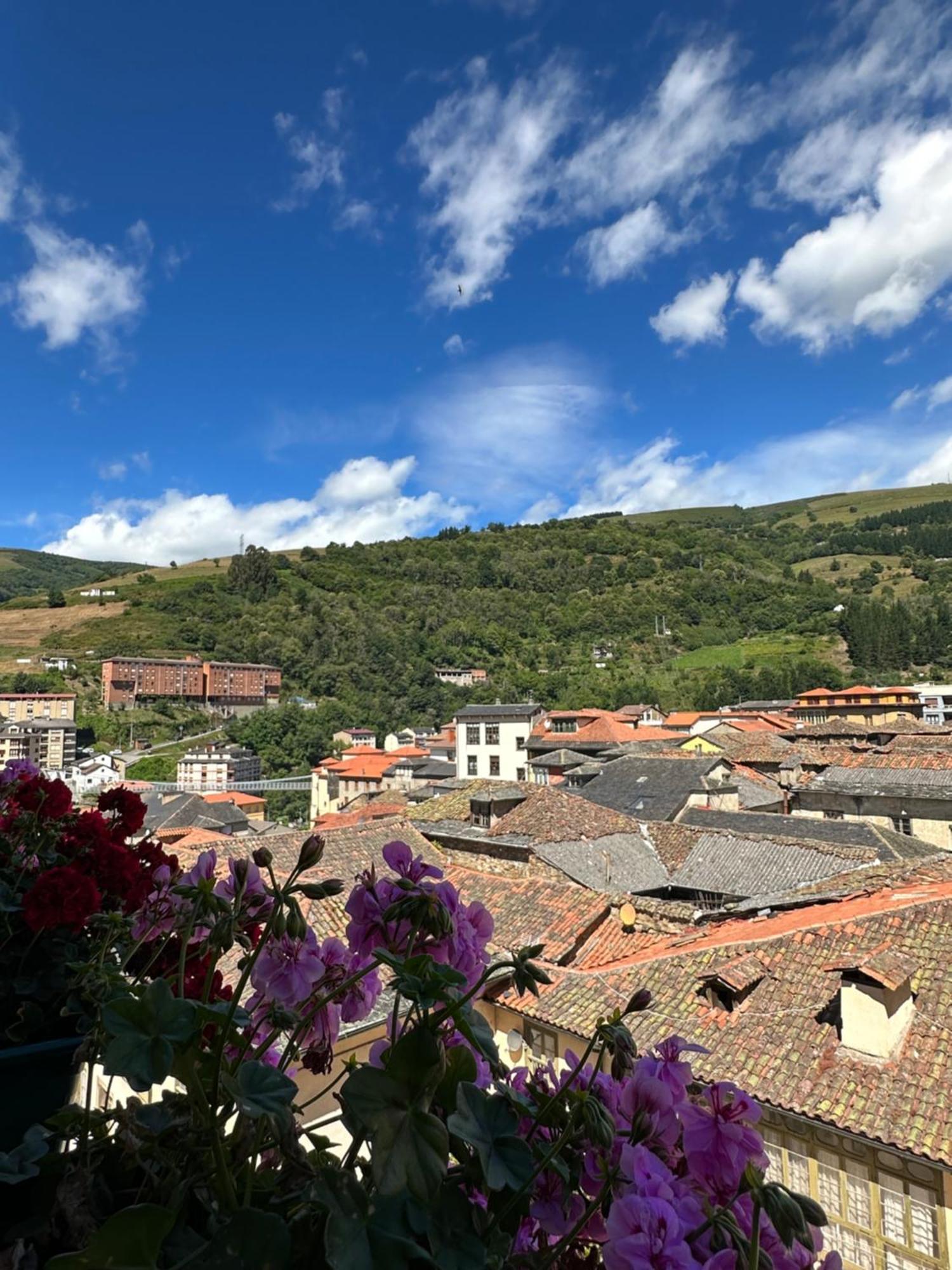 Claren'S Boutique Rooms Cangas De Narcea Zewnętrze zdjęcie